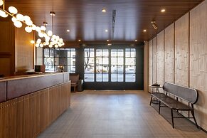River inn Station