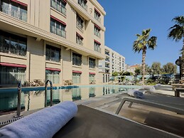 Leaf Port Hotel