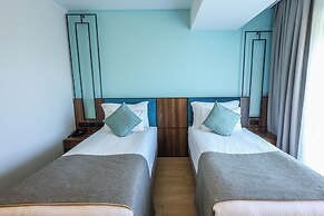 Leaf Port Hotel