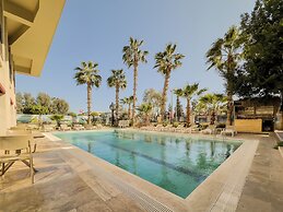Leaf Port Hotel