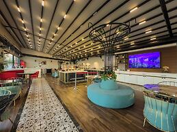 Leaf Port Hotel
