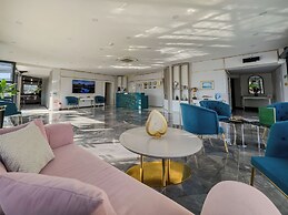 Leaf Port Hotel