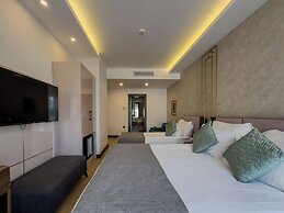 Leaf Port Hotel