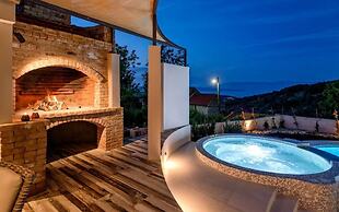 Holiday Home Secret Garden