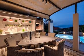 Holiday Home Secret Garden
