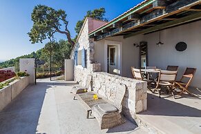 Old Tree Villa
