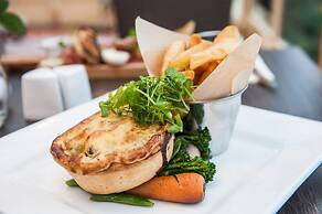 Llanwenarth Hotel & Riverside Restaurant