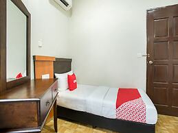 OYO 89712 Grand Inn