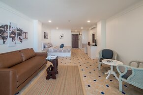 Phuket Palace Condominium by Ale