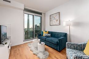 Elegant & Modern 2-bedroom Condo