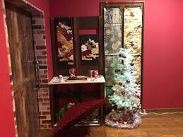 Happy Closet & Wasamon Hostel