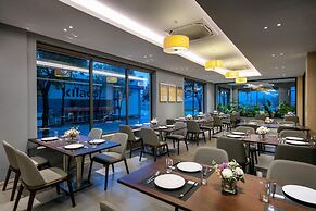 Golden Season Hotel