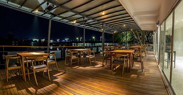 The B Resort