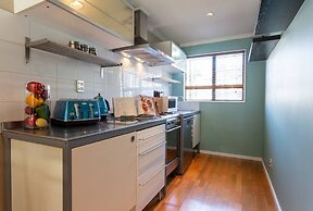 Spacious Central City Apartment with Parking