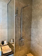 TWO Easy Inn