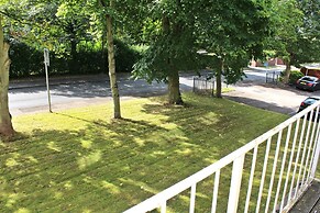 Balcony Apartment - Spacious 2 Large Beds