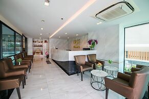 Iris palace