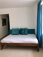 Paradise Lake Hotel