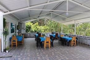 Paradise Lake Hotel