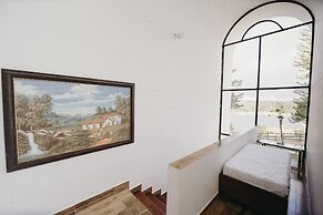 Paradise Lake Hotel