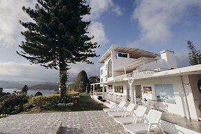 Paradise Lake Hotel