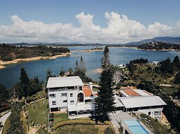 Paradise Lake Hotel