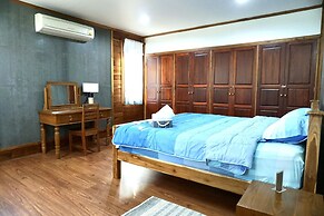 Tha Ma-O Bouteak Homestay