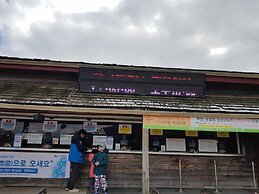 Muju Naos Pension