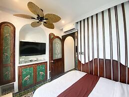 Hue Crown Boutique Hotel
