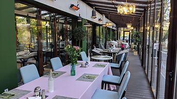 Kazzhol Park Hotel