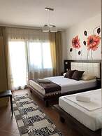 Apartments and Rooms Four Roses