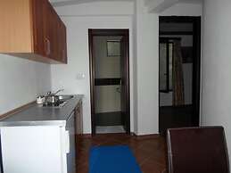 Apartments and Rooms Four Roses
