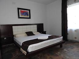 Apartments and Rooms Four Roses