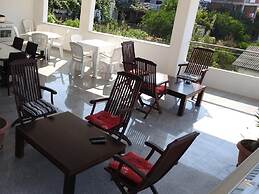 Apartments and Rooms Four Roses
