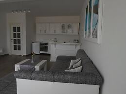 Apartments and Rooms Four Roses