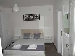 Apartments and Rooms Four Roses