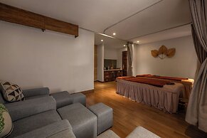 HA Ocean Front Hotel and Apartment