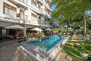 HA Ocean Front Hotel and Apartment
