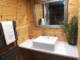 Wren 8 Hot Tub
