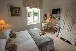 Treherne House & The Malvern Retreat