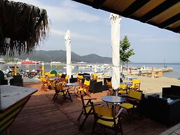 Captain's Beach Apartments