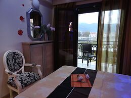 Captain's Beach Apartments