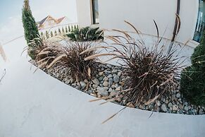 Carla Residence