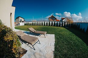 Carla Residence