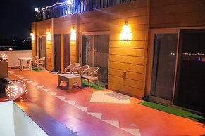 Golden Pyramids Inn