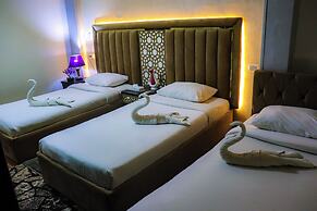 Golden Pyramids Inn
