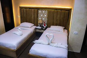 Golden Pyramids Inn