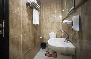Golden Pyramids Inn