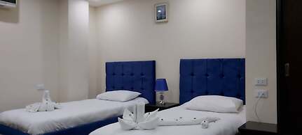 Golden Pyramids Inn