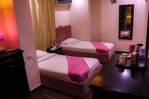 Golden Pyramids Inn